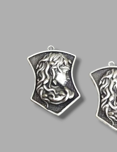 Medusa Madalyon Kolye Ucu