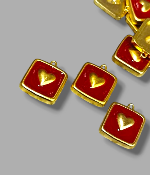 Çerçeve İçinde Kalp Pirinç Üzeri Mat Altın Kırmızı