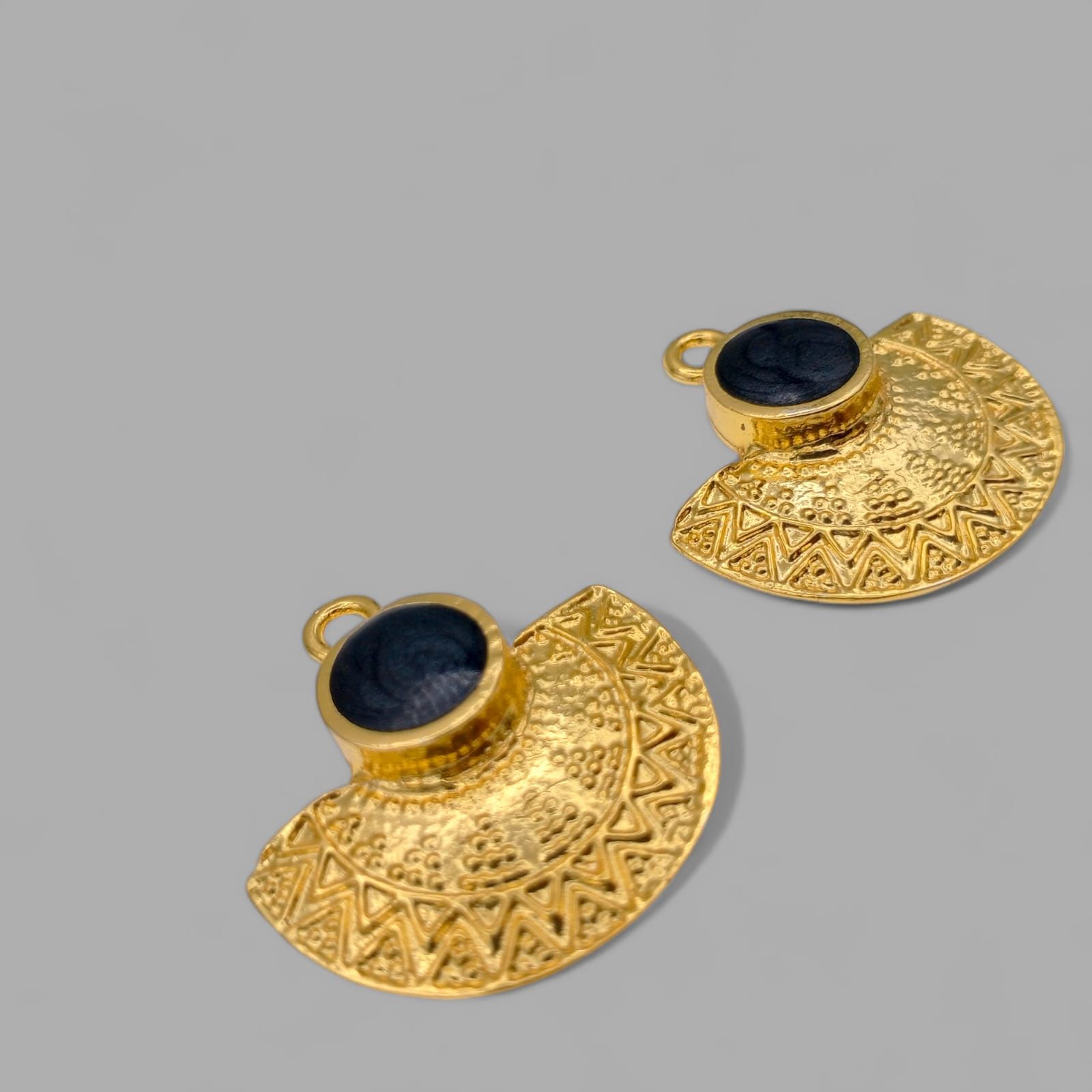 Madalyon Kolye Ucu Antik Mat Altın Siyah