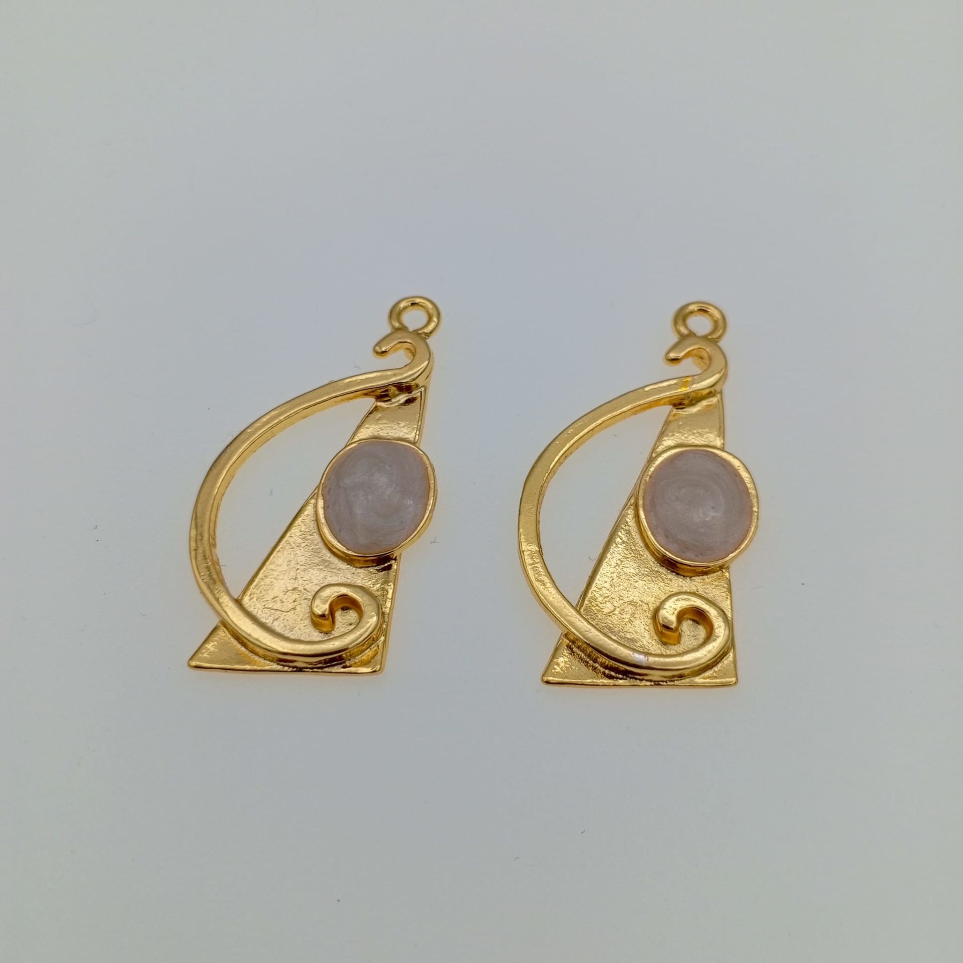 Madalyon Kolye Ucu Antik Mat Altın Beyaz