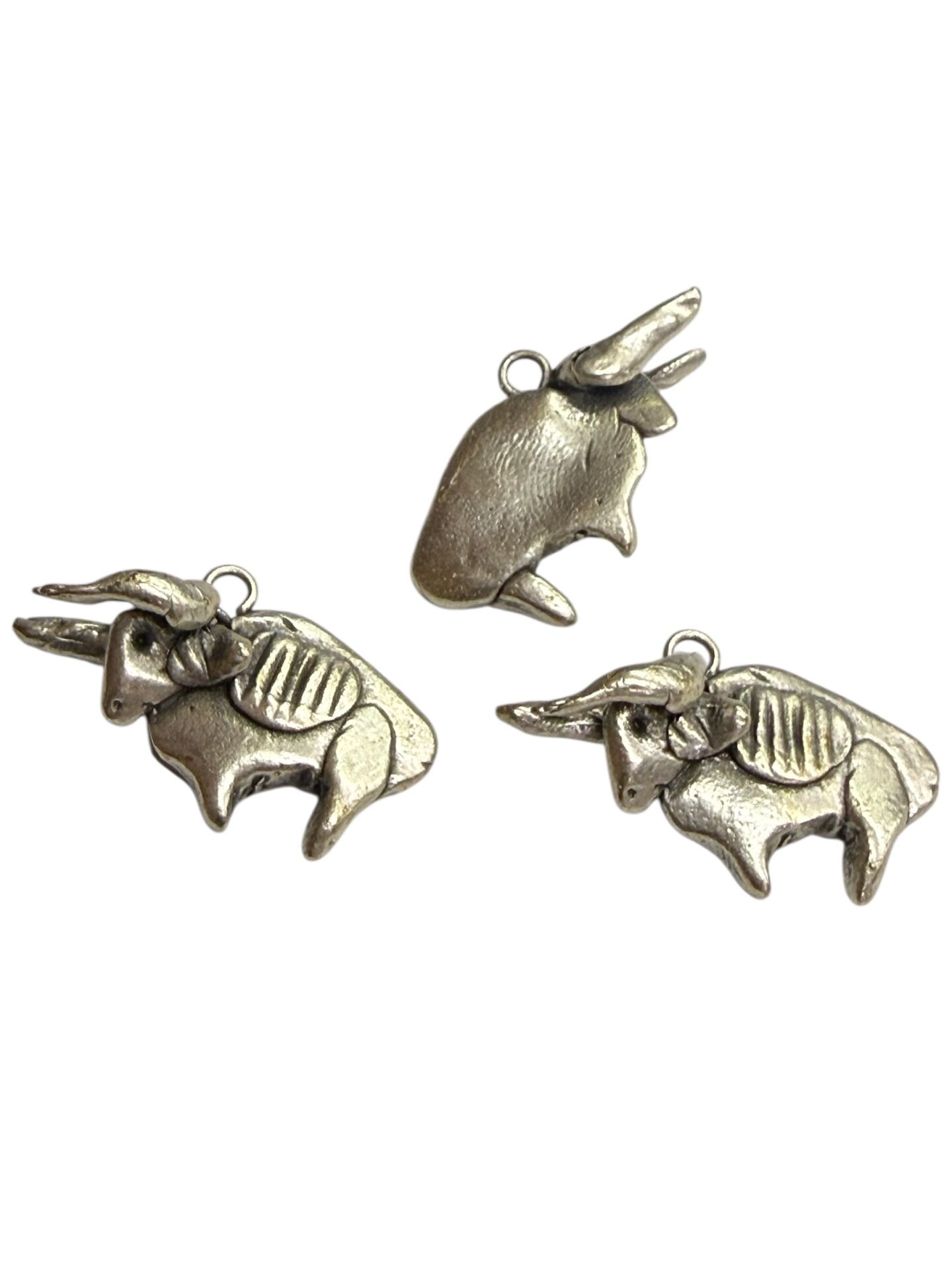 Gümüş Kaplama Antik Bull Sallantı