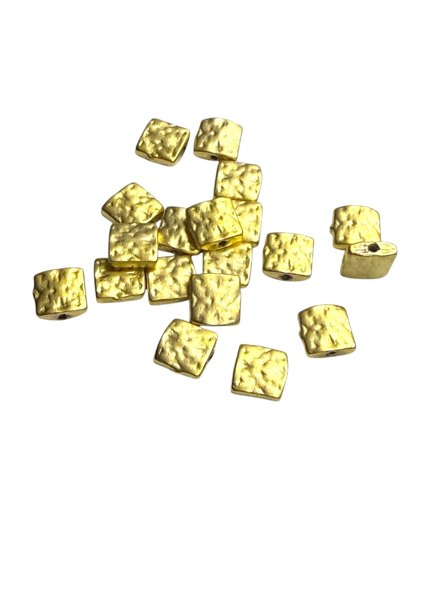 Altın Kaplama Dövme Desenli Kare Bileklik Malzemesi