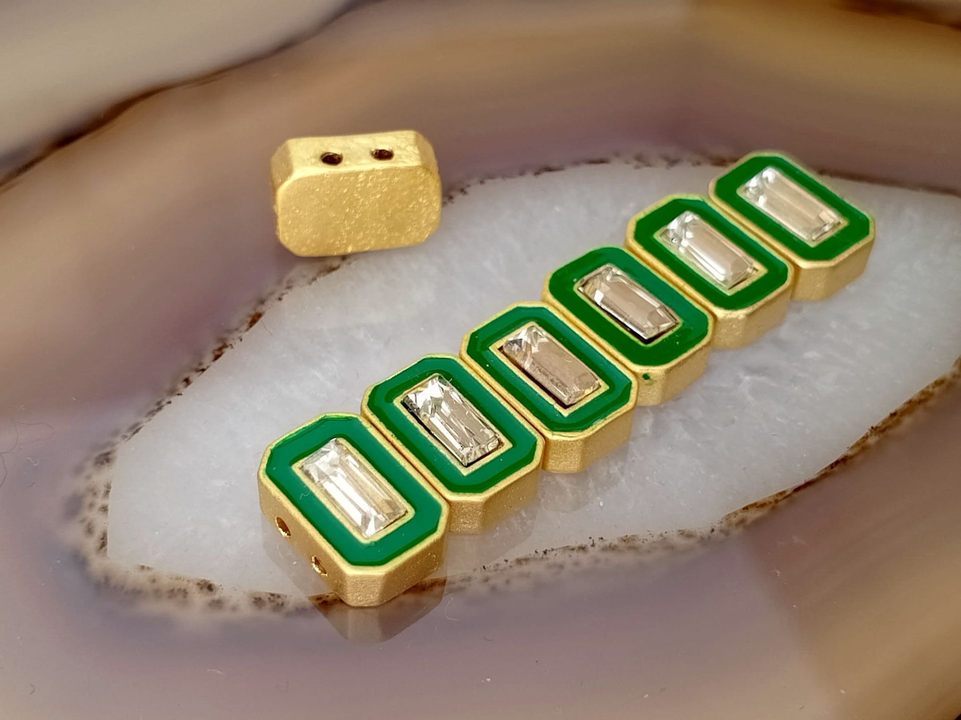 Bileklik Ara Malzemesi Mat Altın Kaplama Yeşil Baget Taşlı