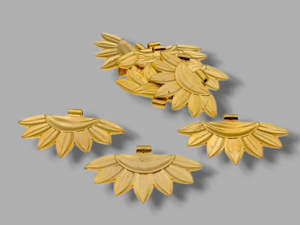 Kolye Ucu Mat Altın Kaplama Antik Ay Çiçeği