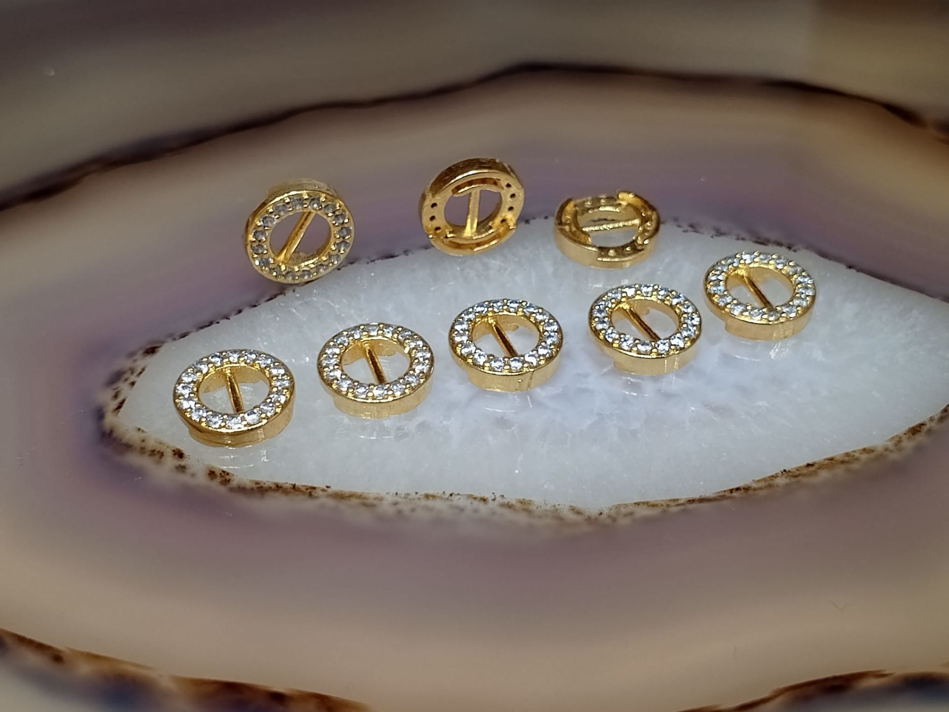 Taşlı Bileklik Ara Malzemesi Parlak Altın Kaplama Yuvarlak Toka