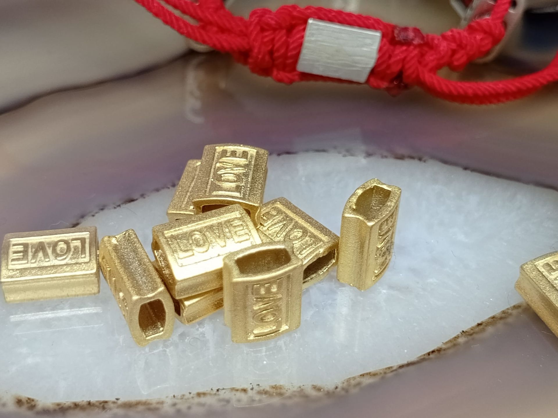 Bileklik Asansör Kilit Parça Love Yazılı Mat Altın